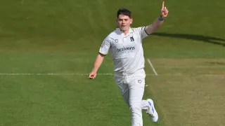 Goexch247 Sign Up: Bamber’s Five-Wicket Burst Puts Warwickshire in Control